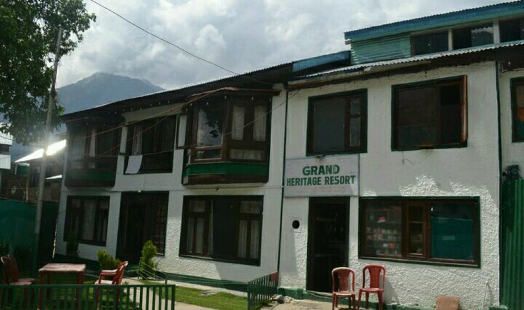Grand Heritage Resort Pahalgam Luaran gambar
